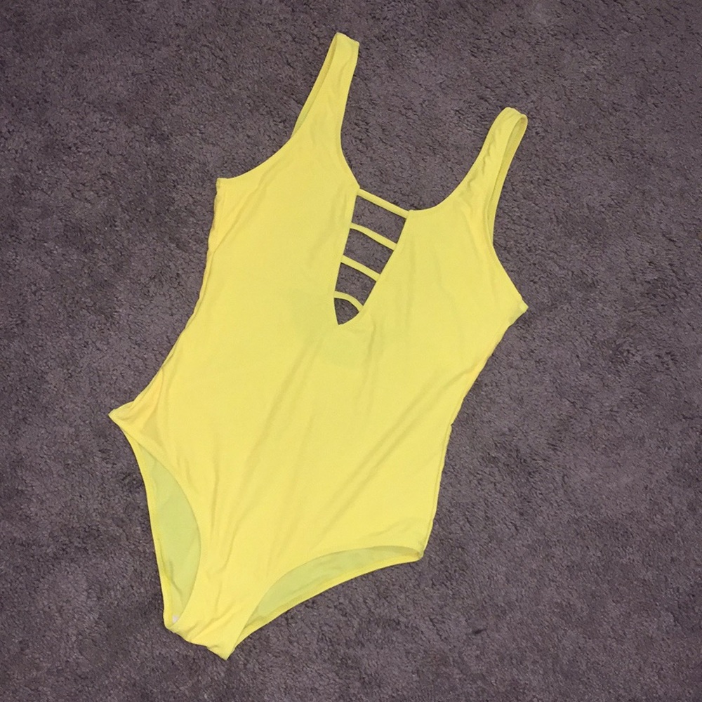 Bright yellow scoop back swimsuit 💛